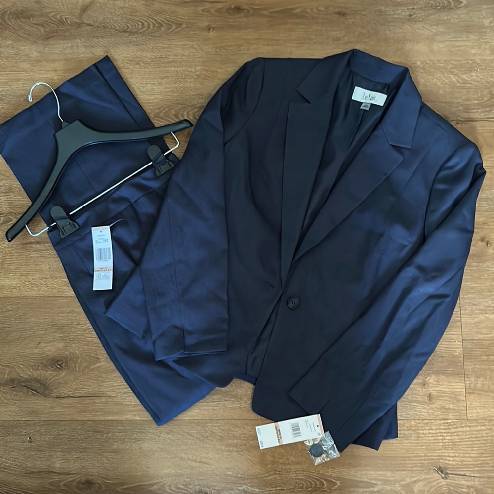 Women’s Navy Suit, Size 12, Le Suit